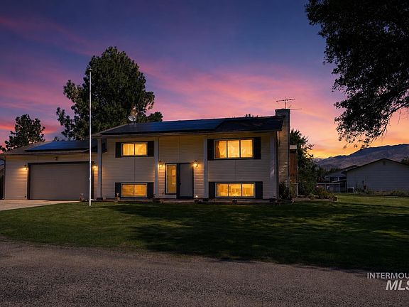 2nd image of 101 Vista Ln