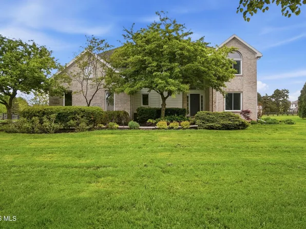 319 Valley Ln, Perrysburg, OH 43551