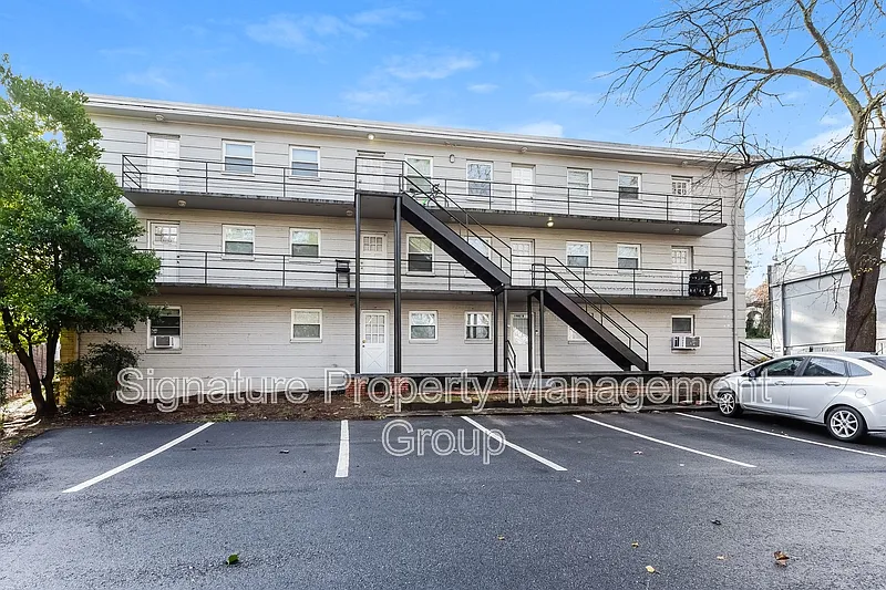 Studio, 1.0 bath, 480 sqft, $975 — Photo 3