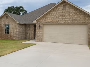 909 Rachel St, Gentry, AR 72734