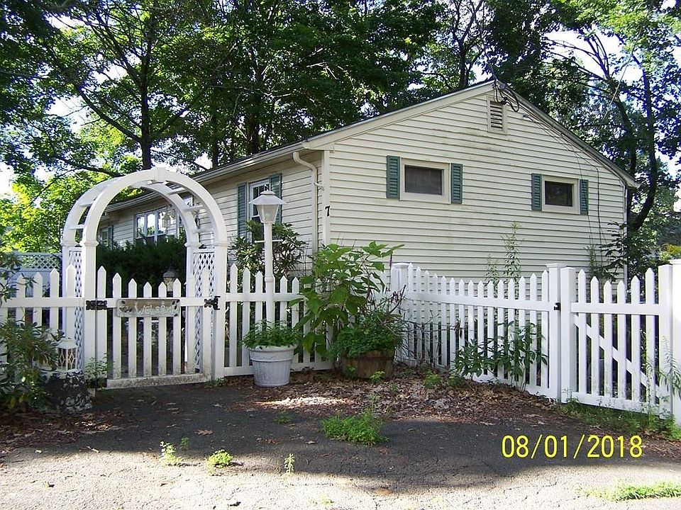 2nd image of 7 Middlesex St