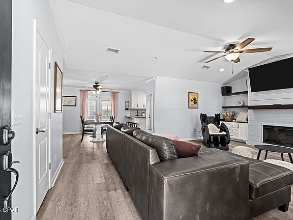 4th image of 819 New York Ave