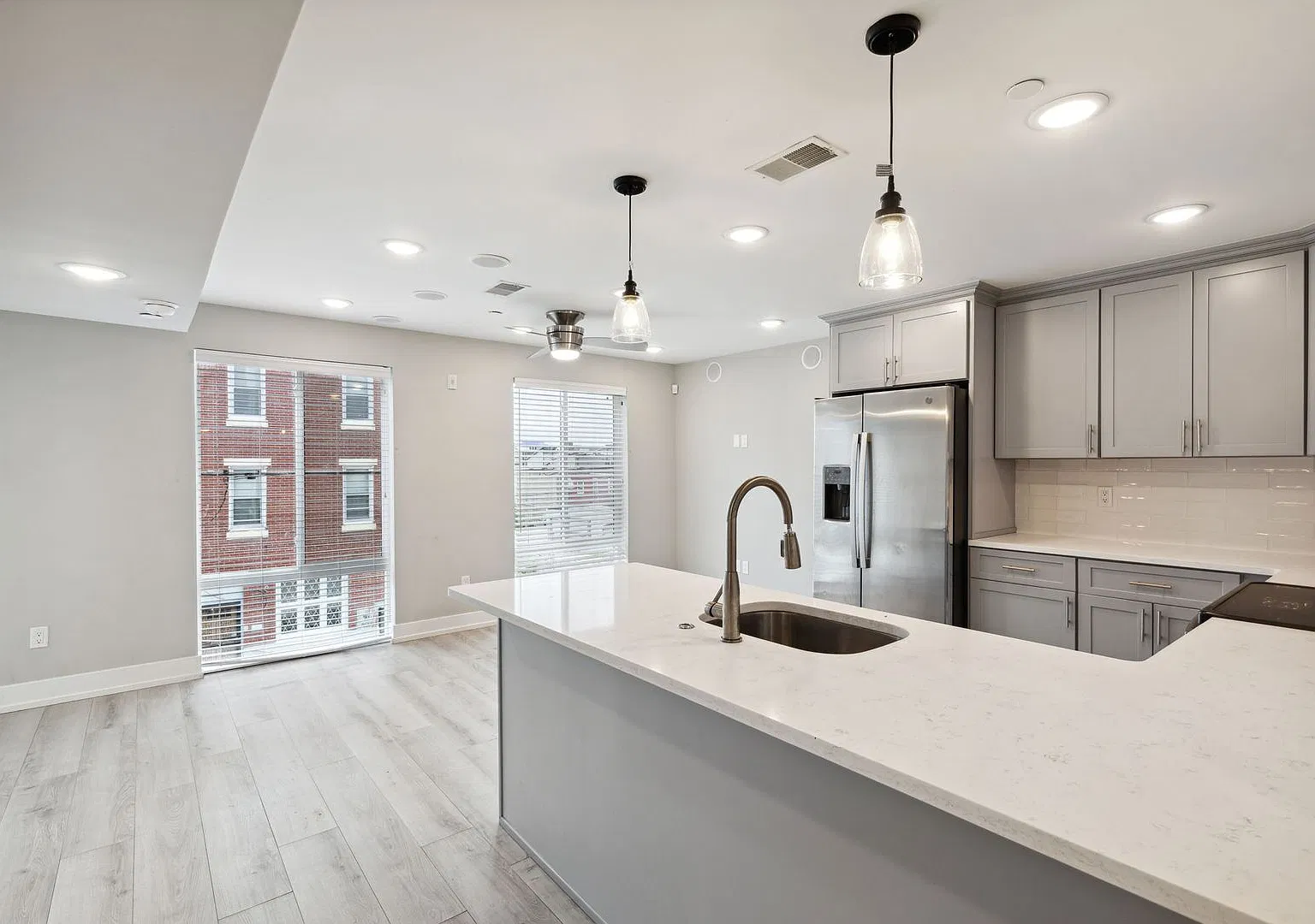 2408 N Mascher St — Photo 2