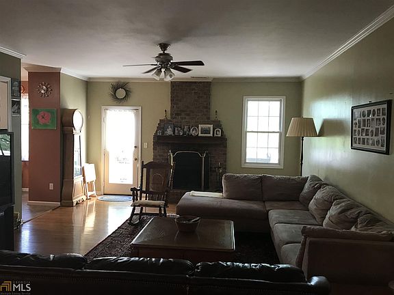 2nd image of 141 Old Oak Way