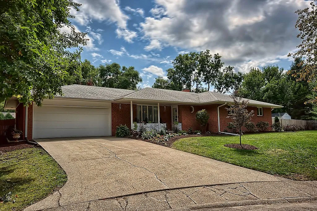 203 Pell Cir photo 1