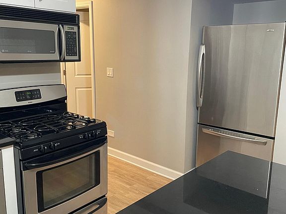4th image of 2426 N Luna Ave #1