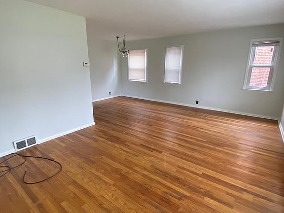 4th image of 20531 Lake Shore Blvd Unit 1