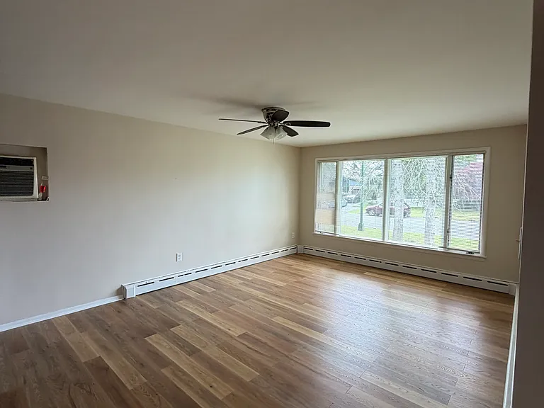 449 Hackett Blvd — Photo 13