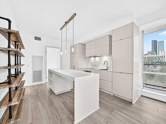 3rd image of 615 E 6th Ave SE #218