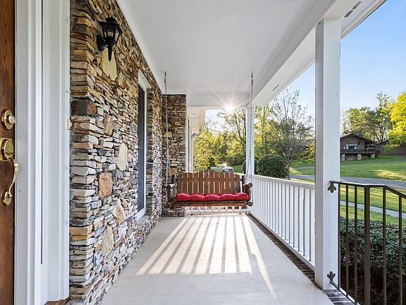 3rd image of 3337 Briarcliff Ln NW