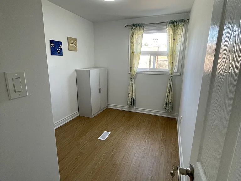 48 Torrens Ave #UPPER — Photo 7