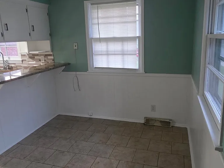 8021 E Clay St — Photo 9