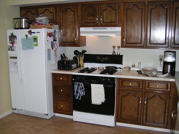 modern kit w/newer appliances