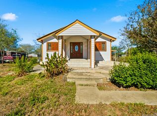 406 N Rancho Rd, Nixon, TX 78140