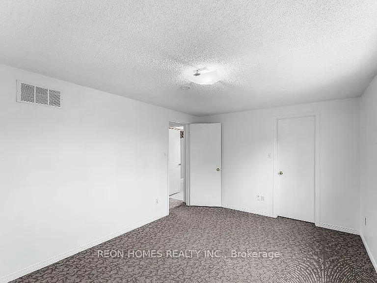 1885 Dalhousie Cres — Photo 17