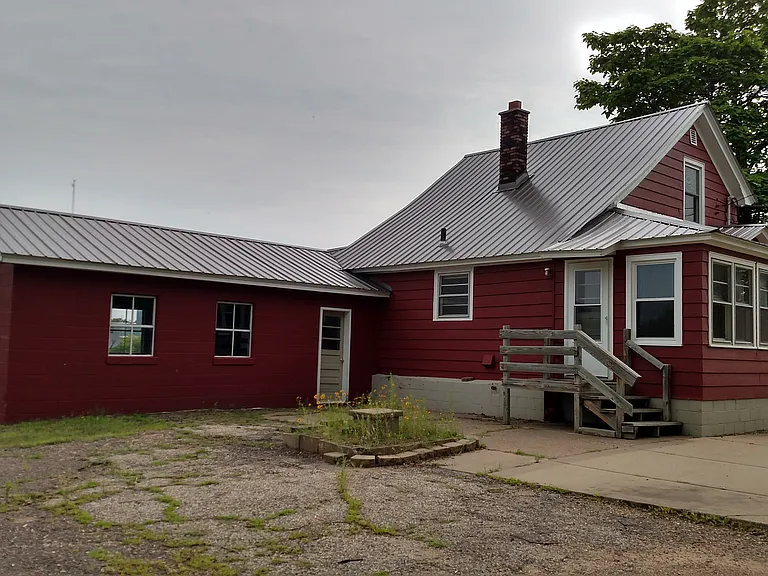 2820 Mondovi Rd — Photo 2