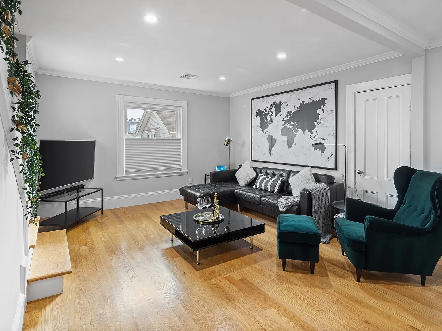 3 bed, 1.0 bath, 1200 sqft, $3,500 — Photo 4