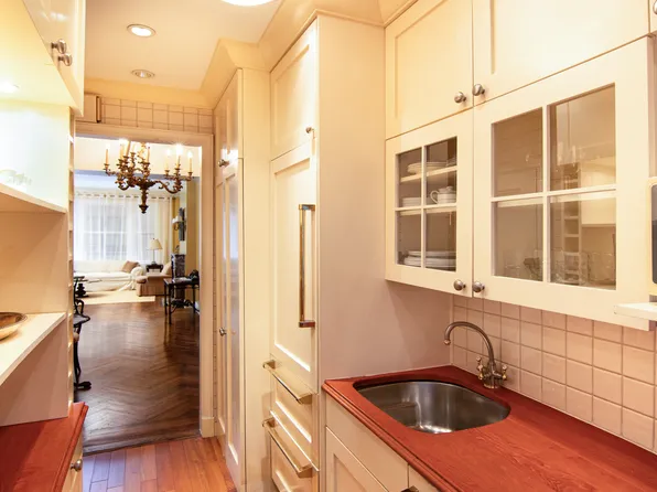 480 Park Avenue image 8 of 21