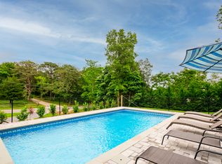 15 S Beach Rd, Southampton, NY 11968