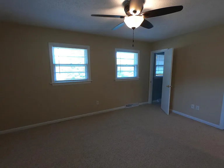 5830 Perry Ln — Photo 25