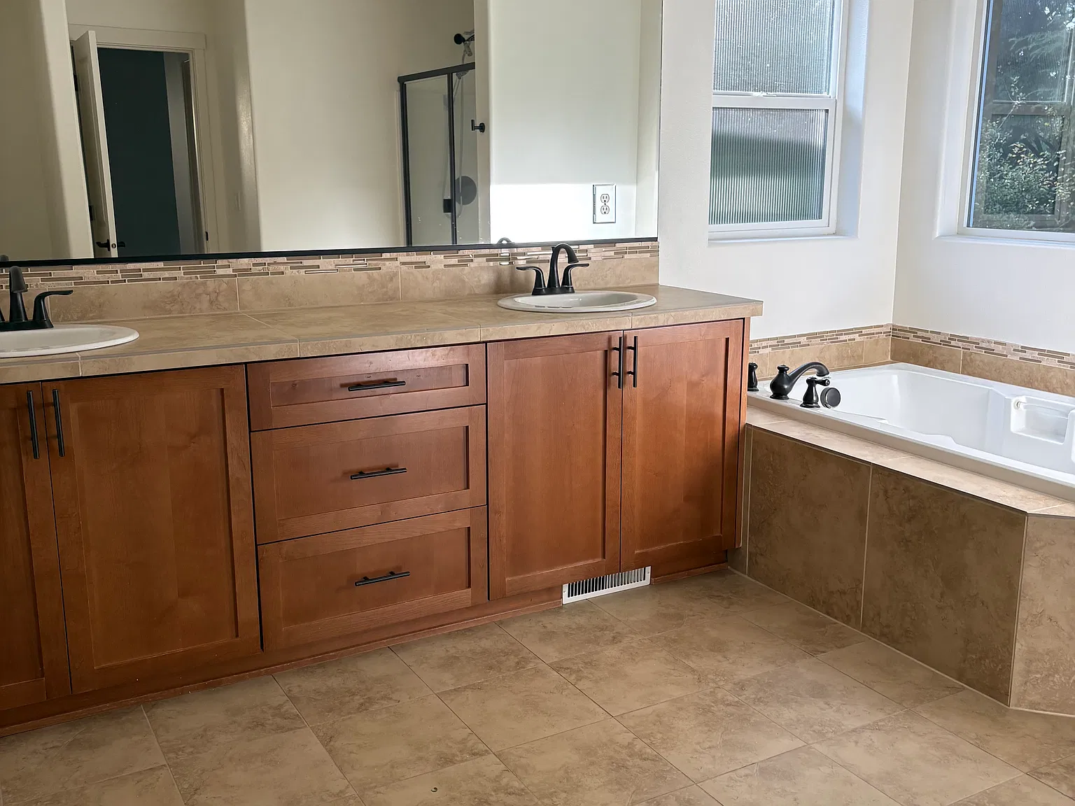 4 bed, 2286 sqft, $3,150 — Photo 2
