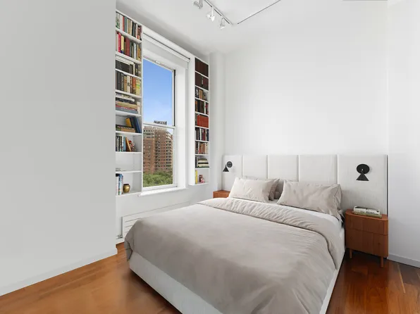 175 East Broadway image 5 of 10