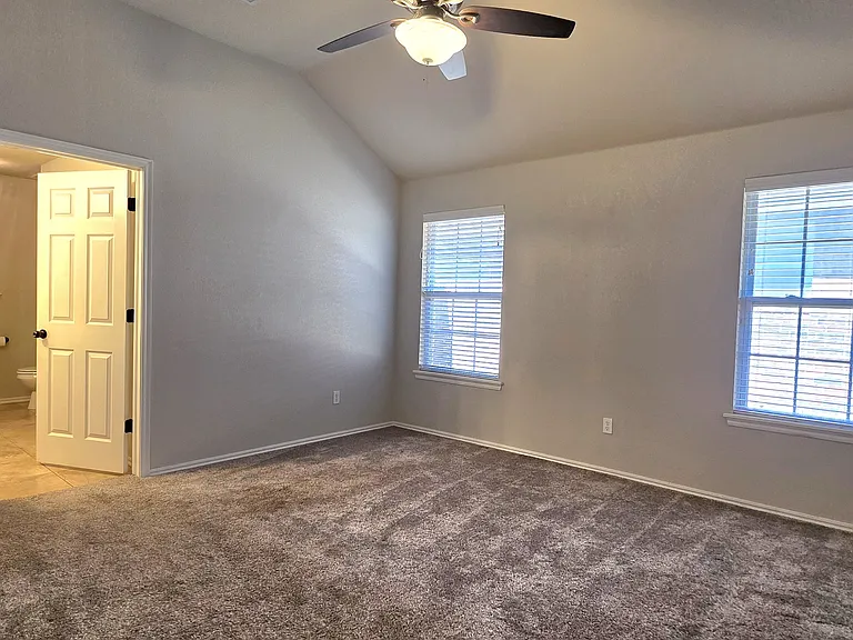 913 Desert Trl — Photo 8