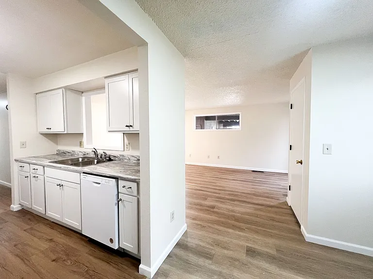 4195 Bristol Ct — Photo 9