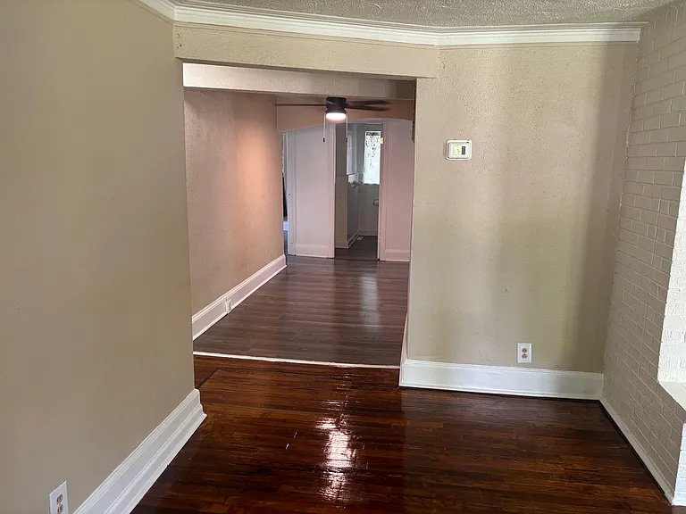 1102 Crawford St — Photo 14