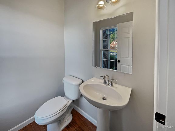 3rd image of 1064 Hayward Cir