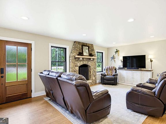 3rd image of 5831 Angham Rd