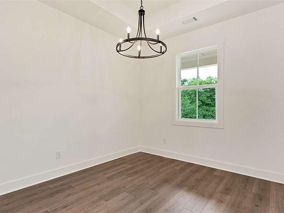 4th image of 218 Clay St