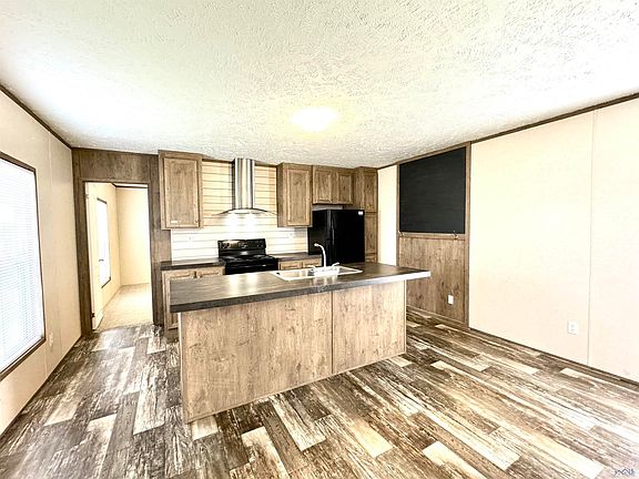4th image of 261 Evangeline Dr