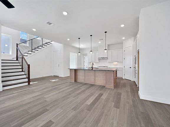 4th image of 4404 Anthony Court Ln
