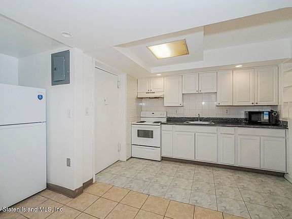 4th image of 490 Clove Rd #Ms