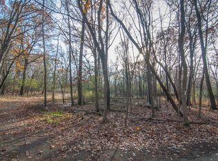 1 Meredith Dr, Riverwoods, IL 60015