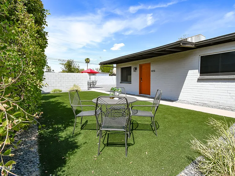 1012 E Henry St — Photo 3