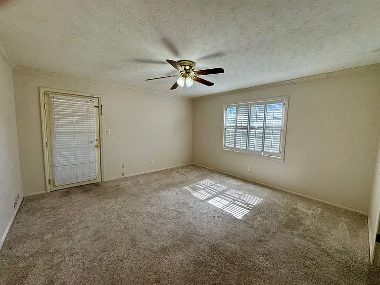 200 Brookhaven Dr — Photo 3
