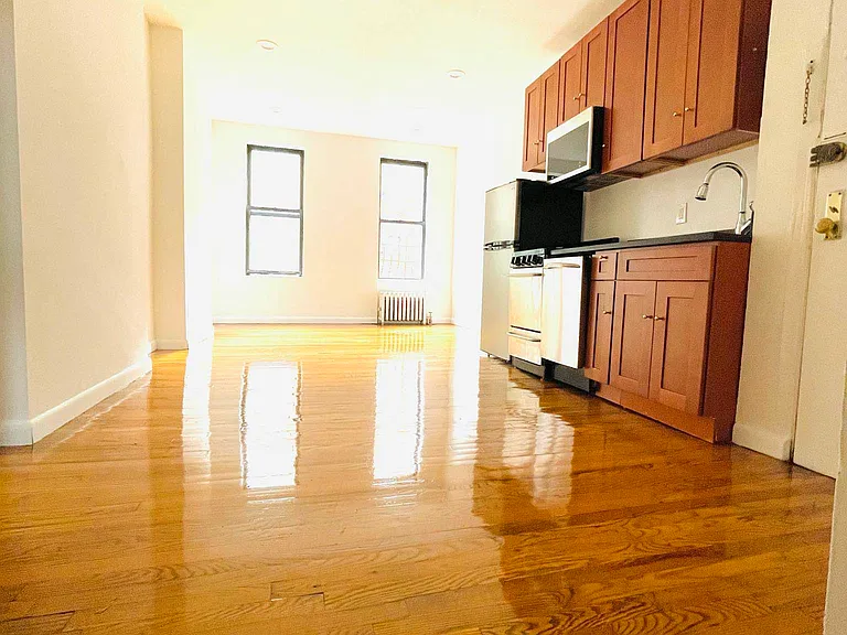 319 E 91st St #10 — Photo 3