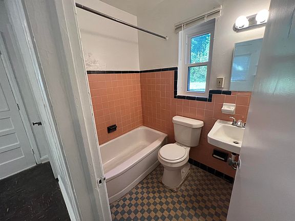 3rd image of 873 Campus Cir #2