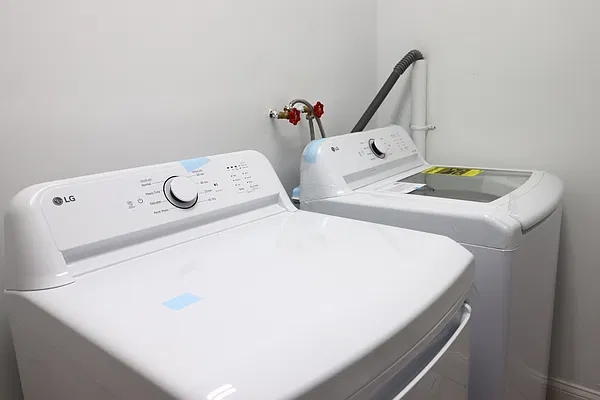 Laundry, photo 1