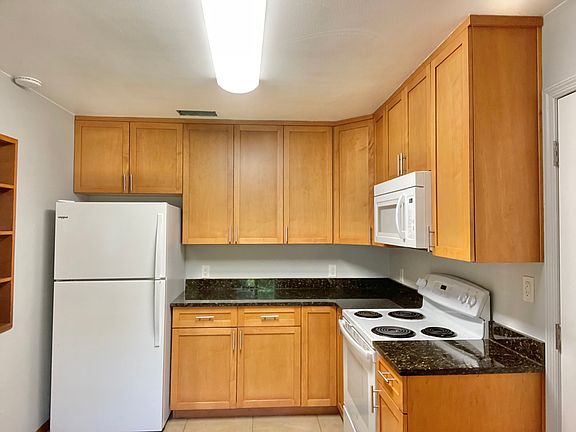 4th image of 2601 Ives Ave