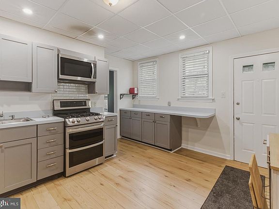 3rd image of 230 Rutland Ave
