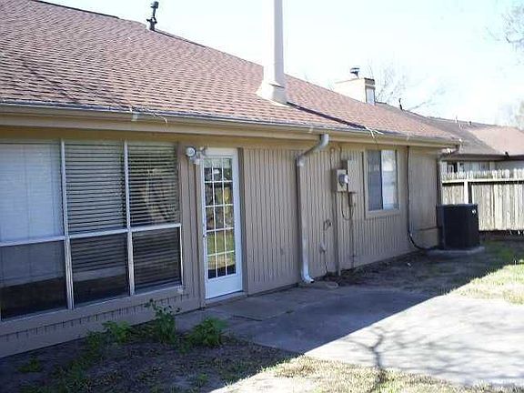 3rd image of 9422 Walnut Glen Dr