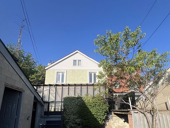 3rd image of 358 Silverthorn Ave
