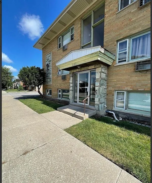 33rd Ave Apartments
