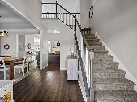 3rd image of 304 Ivy Vale Ct