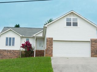 801 Misty Ridge Dr, Lenoir City, TN 37772