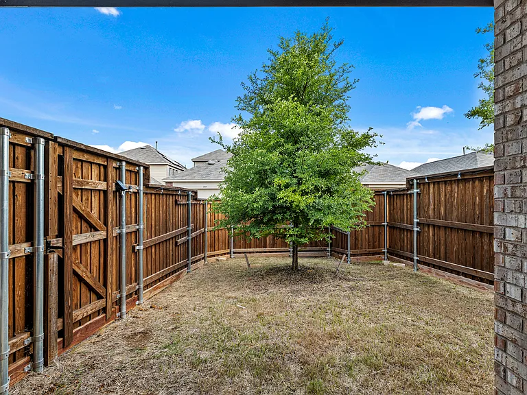 2304 Rosaline Dr — Photo 31
