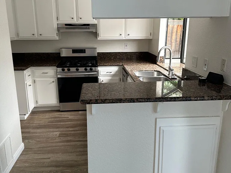 26032 Dundee Dr — Photo 5